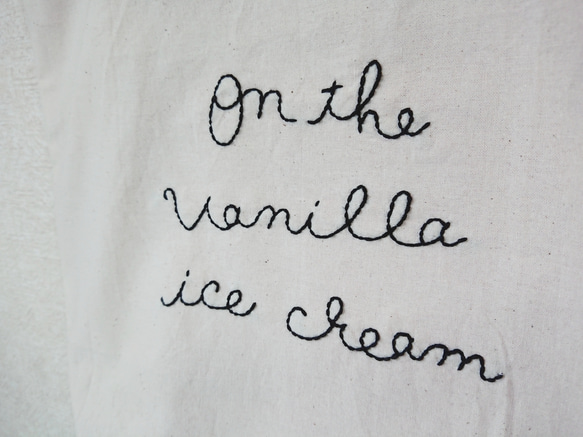 On the vanilla ice cream 刺繍バッグ(くろ) 4枚目の画像