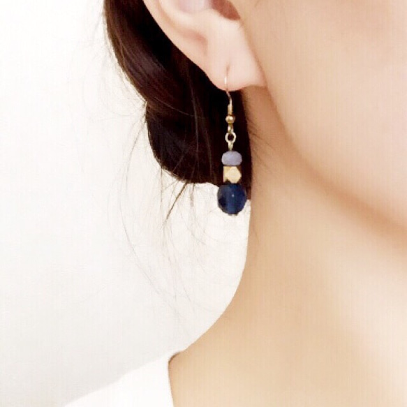 Navy & Gray beads pierce 3枚目の画像