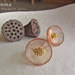 Blomma　タックピン　ブローチ　真鍮つぶ 淡いピンク 1枚目の画像