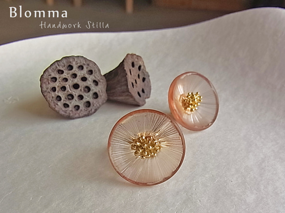 Blomma　タックピン　ブローチ　真鍮つぶ 淡いピンク 1枚目の画像