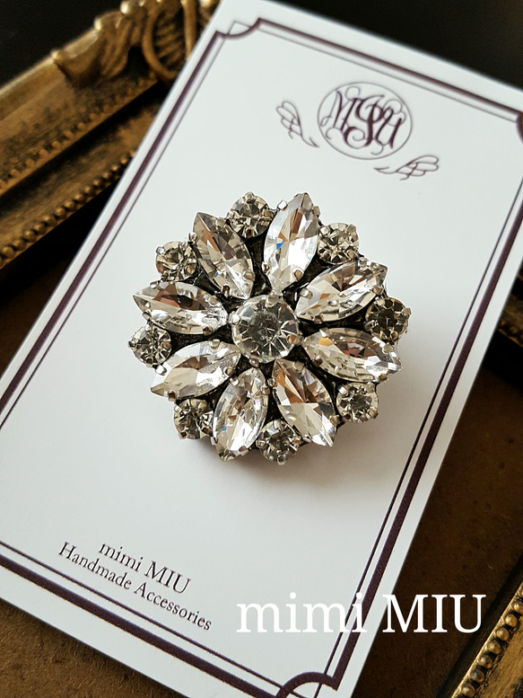 miu miu クリスタルブローチビジュー