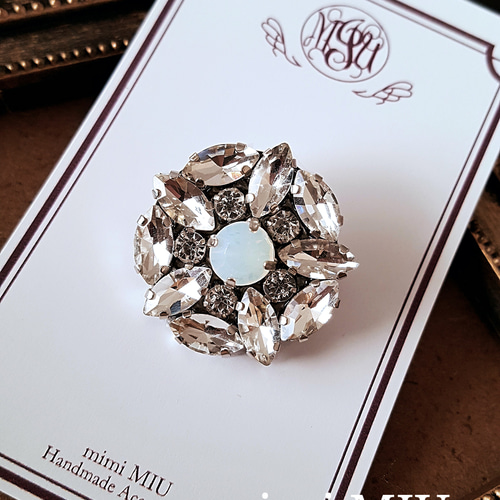miu miu クリスタルブローチビジュー