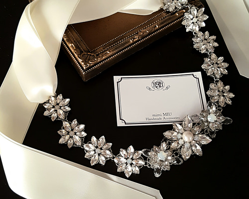 送料無料》きらきらビジューのクリスタルフラワーリボンカチューシャ