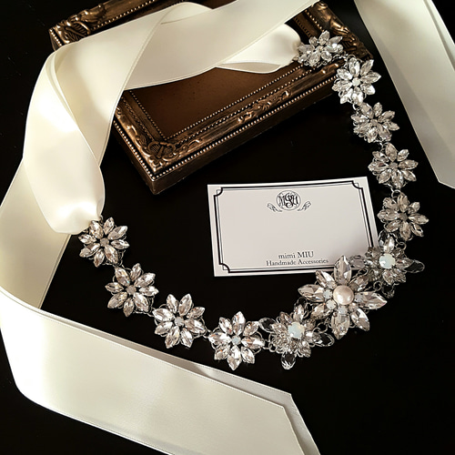 送料無料》きらきらビジューのクリスタルフラワーリボンカチューシャ