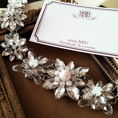 送料無料》きらきらビジューのクリスタルフラワーリボンカチューシャ