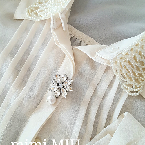 miu miu クリスタルブローチ ビジュー miu miu クリスタルブローチビジュー