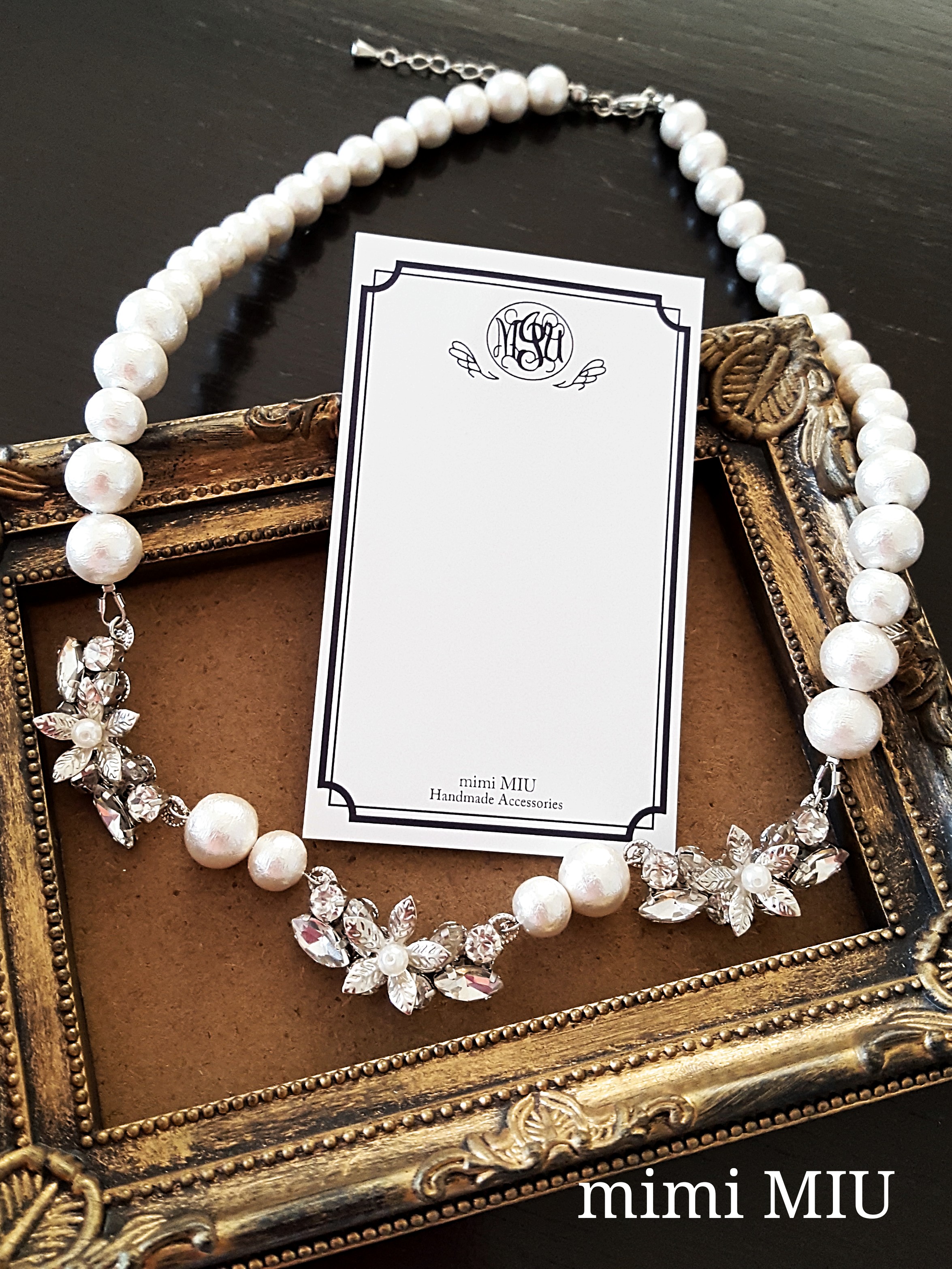 《送料無料》ミニフラワーウェーブパールネックレス