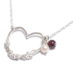 Silver flower heart necklace 第1張的照片