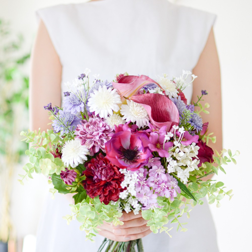 アネモネ、カラー、ダリアのクラッチブーケ（造花）