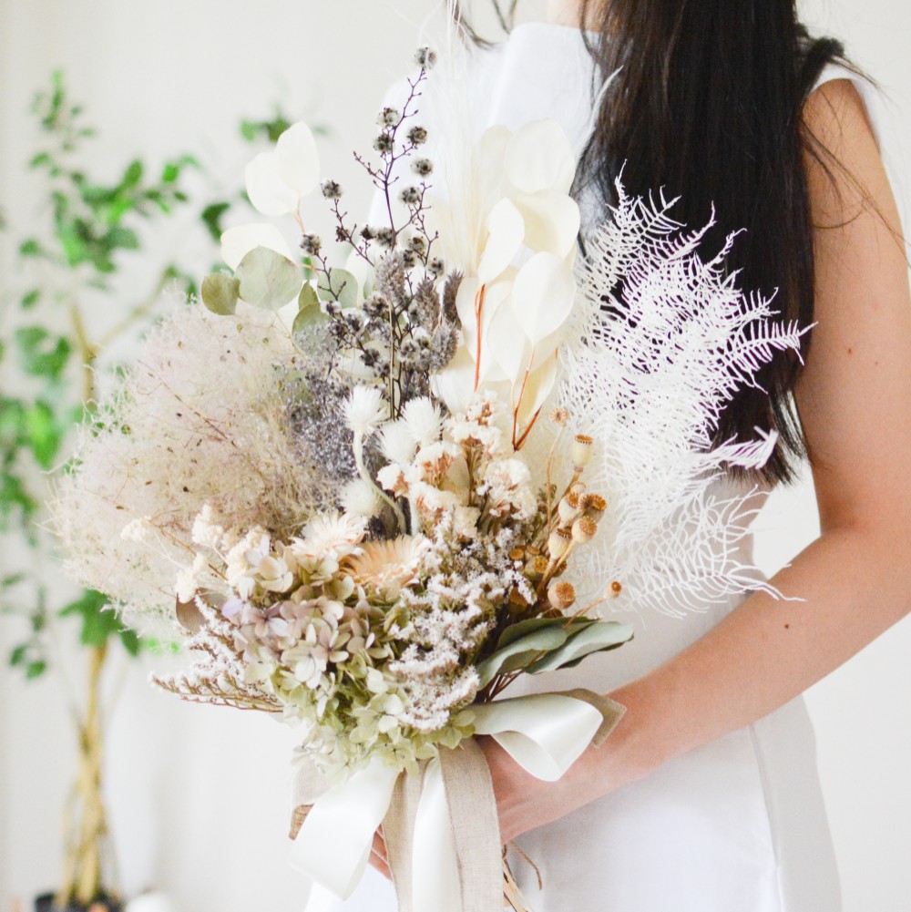 スモークツリーのナチュラルホワイトブーケ