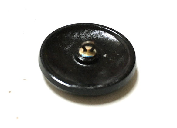 チェコ　ガラスボタン   黒×グリーン　とんぼレリーフ　直径３センチ 3枚目の画像