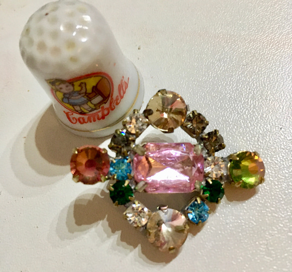 チェコ　ヴィンテージ　ラインストーン　ボタン　ひし形ピンク 2枚目の画像