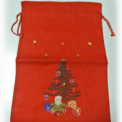 クリスマス　ギフトバッグ　★　きんちゃく袋　ツリー＆ベア刺繍 1枚目の画像