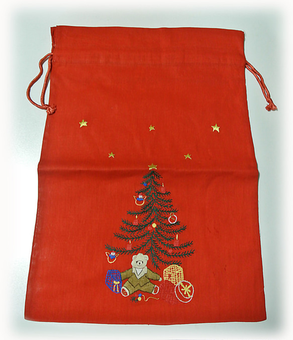 クリスマス　ギフトバッグ　★　きんちゃく袋　ツリー＆ベア刺繍 1枚目の画像