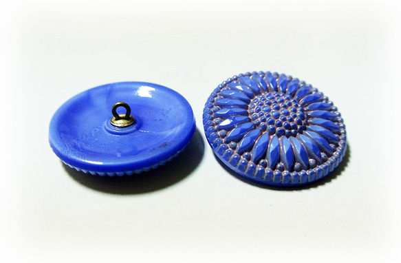 チェコ　ガラスボタン　２個組　カッティングフラワー　直径３ｃｍ 3枚目の画像
