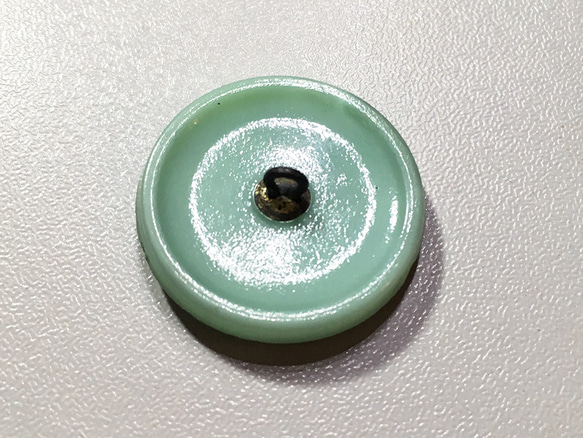 チェコ　ガラスボタン　ミントグリーン　花柄　直径2.7ｃｍ 3枚目の画像