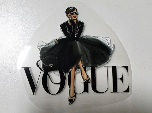 アイロン転写シート　ミニサイズ　VOGUE　約9.5×10ｃｍ 1枚目の画像