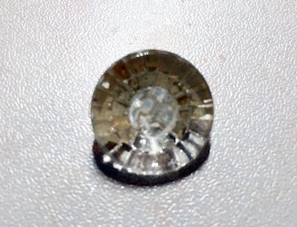アメリカ　ヴィンテージ　ガラスボタン　直径1.8ｃｍ　クリア＆アイボリー　２ 3枚目の画像