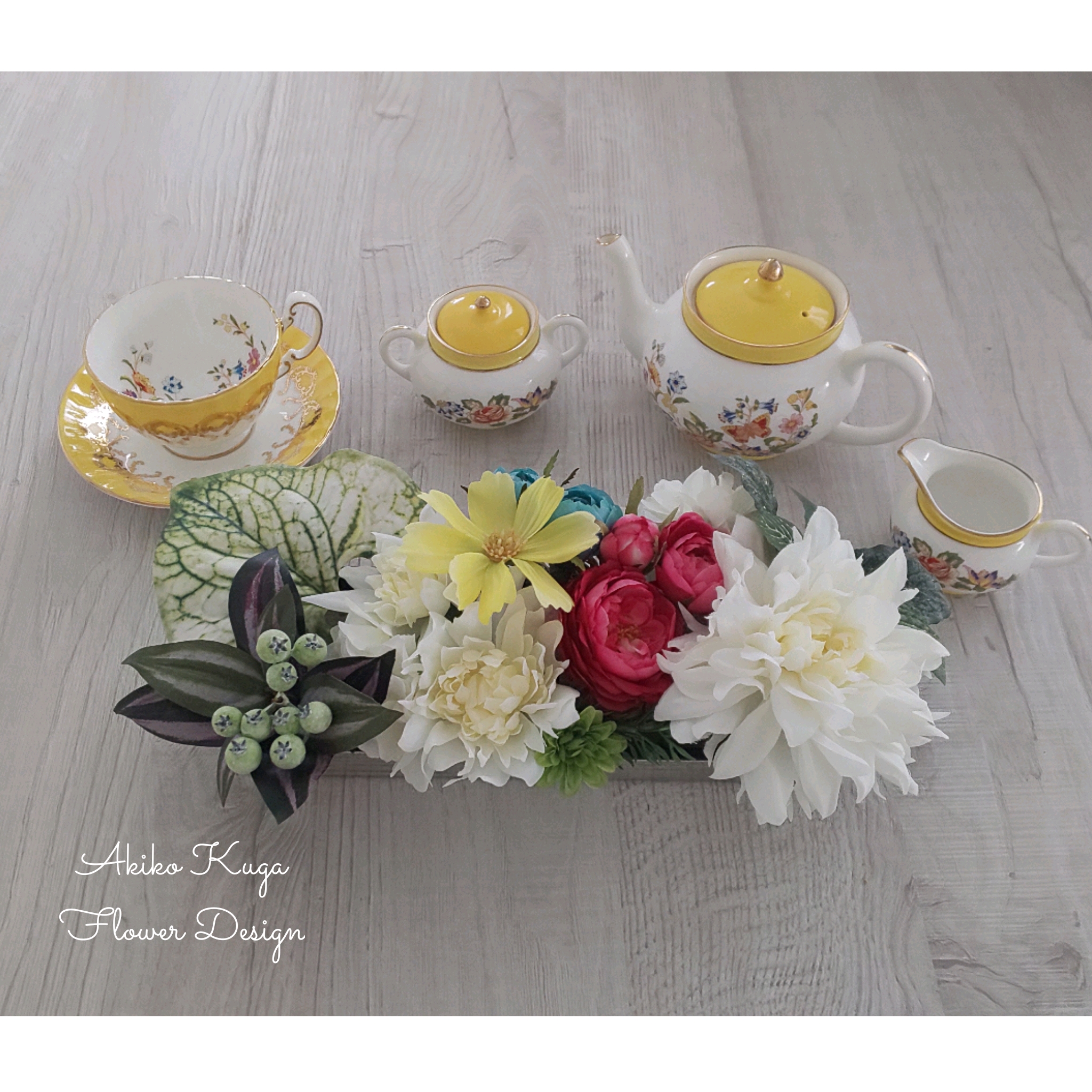 黄色いコスモスのティータイムアレンジ