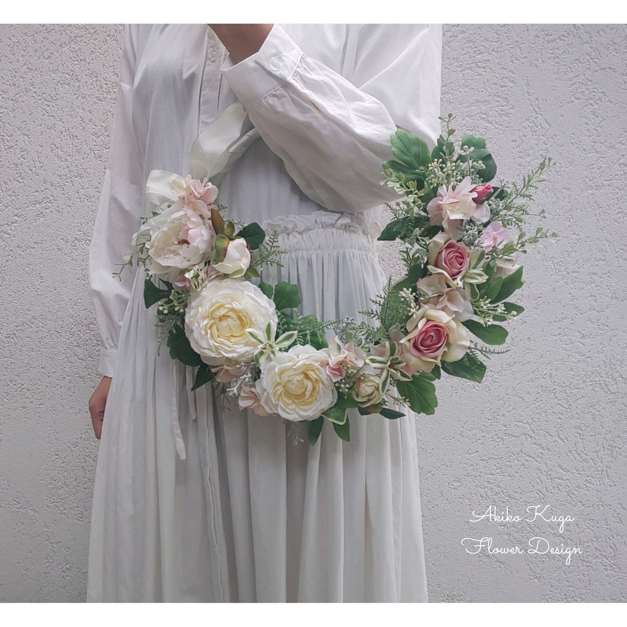 アイボリーとピンクのガーデンリースブーケ