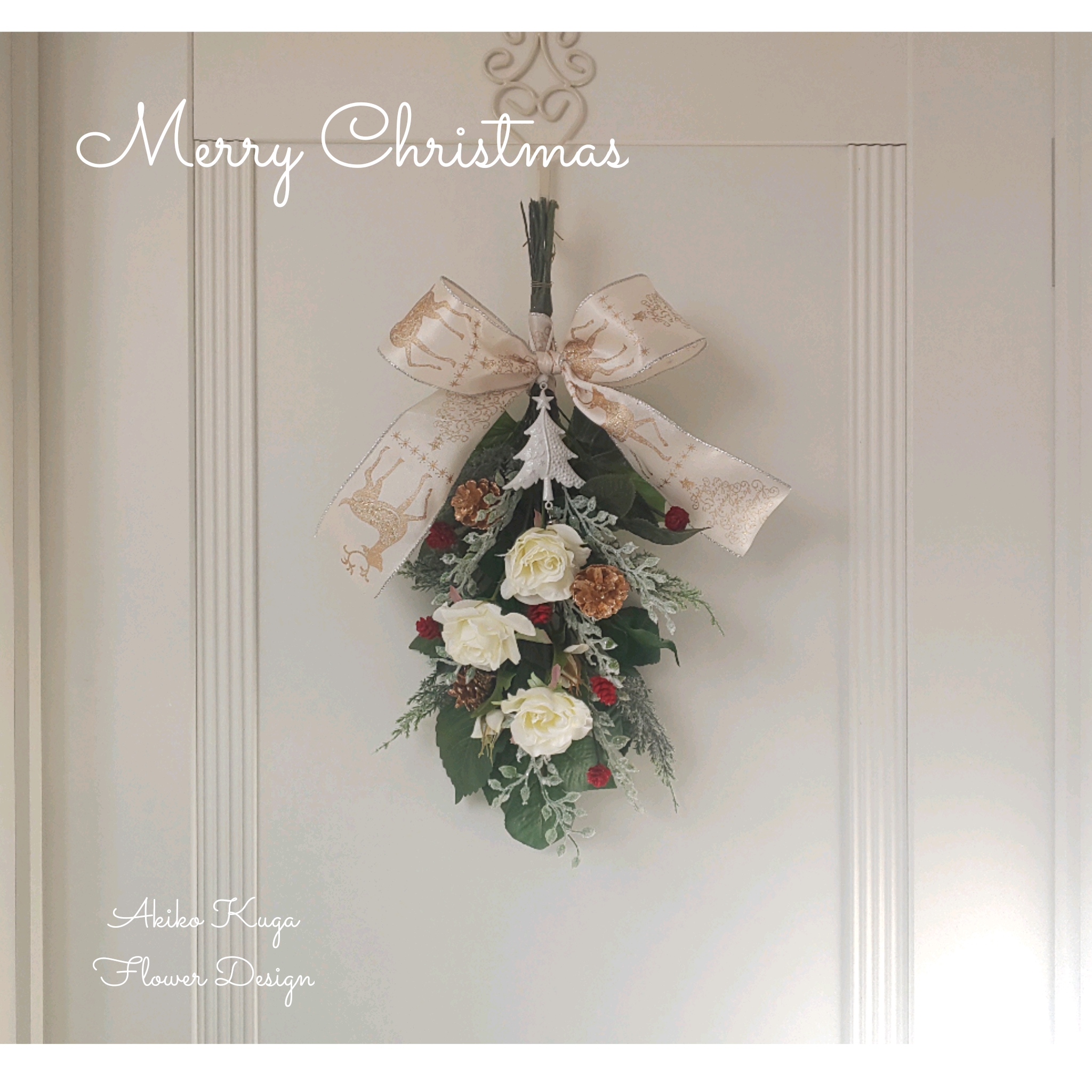 クリスマスのスワッグ 白い薔薇のスワッグ