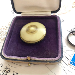 英国で出会った♪ アンティークボタン ベークライト製の大きな 円錐ボタン φ36ｍｍ ハンドペイント 1枚目の画像