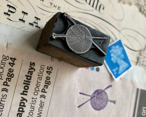 英国買い付け♪メタル製スタンプ 毛糸玉と編み針/ニッティング/ 編み物