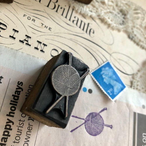 英国買い付け♪メタル製スタンプ 毛糸玉と編み針/ニッティング/ 編み物