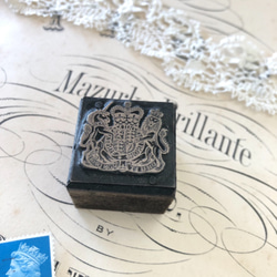再販）英国買い付け♪メタル製スタンプ 英国の紋章のデザイン/獅子とユニコーンと王冠 3枚目の画像