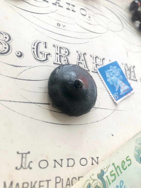 英国で出会った♪ アンティーク ヴィクトリアンボタン ラムレザーのくるみボタン　φ25ｍｍ 6枚目の画像
