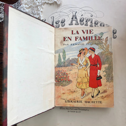 英国で出会った♪ 仏アンティークの本 1934年 サイン入り「LA VIE EN FAMILLE」 1枚目の画像