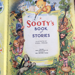 英国で出会った♪ 1960年代 Sooty くまのスーティーの大型絵本/アリスのティーパーティー 4枚目の画像