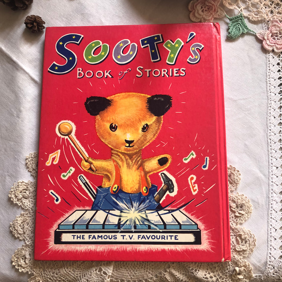 英国で出会った♪ 1960年代 Sooty くまのスーティーの大型絵本/アリスのティーパーティー 9枚目の画像