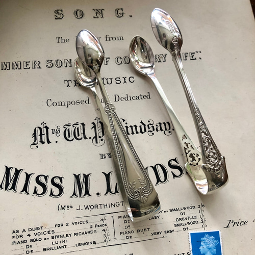 【匿名発送】英国　アンティーク 透かし模様　Silver シュガートング 英国アンティーク銀器【純銀】1836-8年 透かしのシュガートング