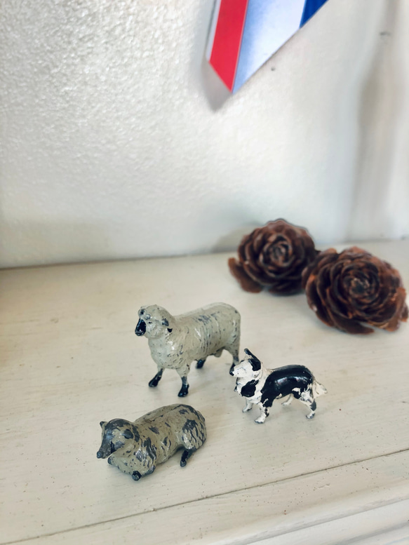 英国買い付け♪アンティーク ダイキャスト/鉛の羊　寝そべった小さな羊/ シープ/ハンドペイント 3枚目の画像