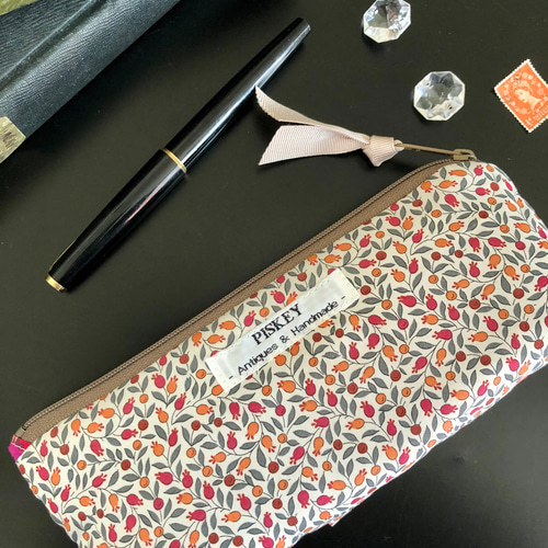 ロンドンで選んだ♪英国製リバティプリントのふんわり横長フリルポーチ  