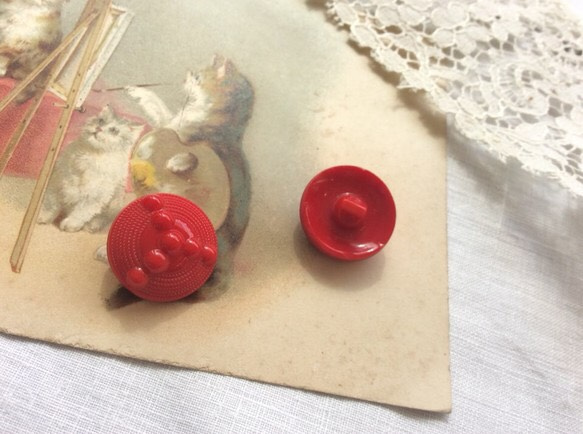 2個セット♪アンティーク アールデコ時代の真っ赤なガラスボタン 4枚目の画像