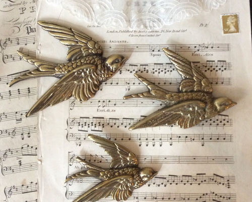 アンティーク　真鍮　幸せを呼ぶツバメ　燕 アンティーク 真鍮 幸せを呼ぶツバメ 燕