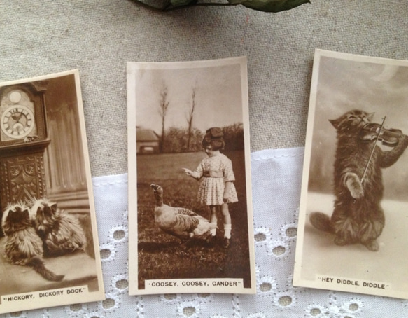 英国買い付け♪アンティークのシガレットカード7枚セット　子犬 子ネコ 少女 チンパンジーなど 1枚目の画像