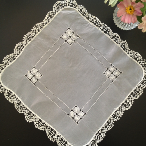 NZで出会った♪アンティーク シルクオーガンジーのチーフ ボビンレース