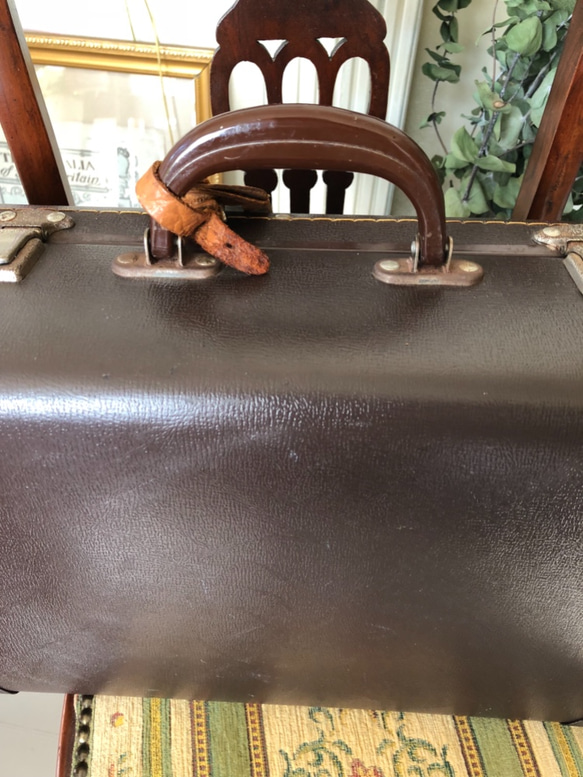 アンティークの丸いフォルムのトランク ヴァルカンファイバー製　スーツケース 8枚目の画像