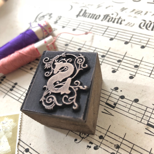 フランス モノグラム イニシャル スタンプ v 花文字 mercerie