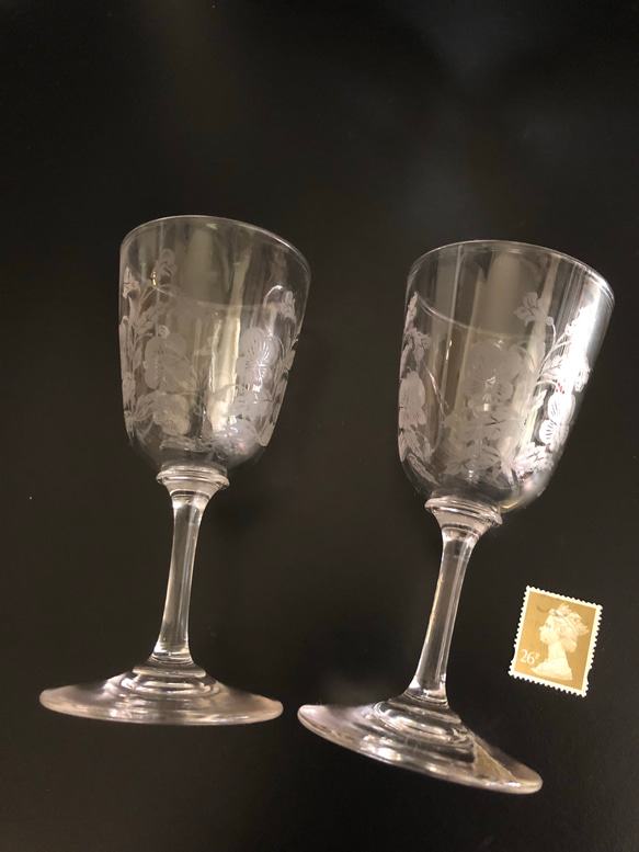 英国アンティーク すみれのワイングラス クリスタル 2枚目の画像