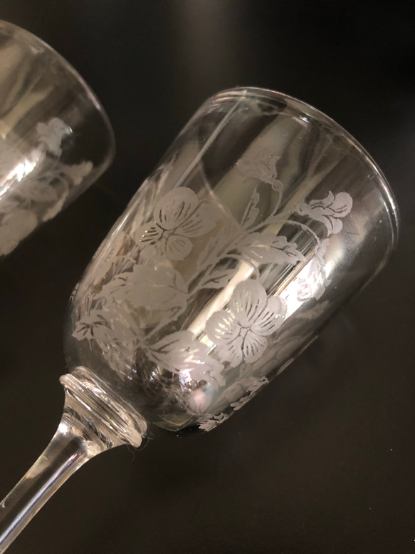 英国アンティーク すみれのワイングラス クリスタル 4枚目の画像