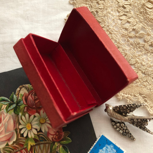 英国アンティーク 宝飾店のジュエリーボックス レッド＆ゴールド
