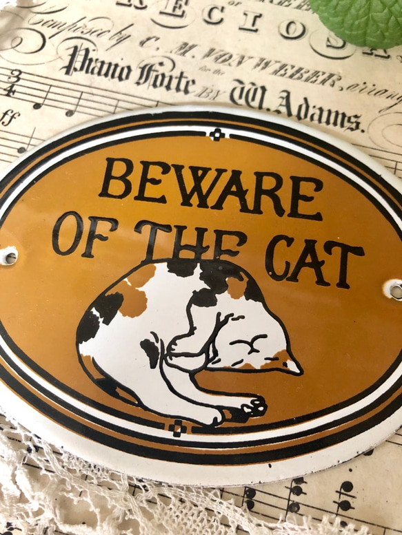 ◆Hさま専用◆英国で出会った♪1点もの エナメル陶板製（ホーロー） 猫のサインプレート「猫ちゃん注意」 1枚目の画像