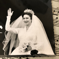 英国で出会った♪ヴィンテージ  1960年マーガレット王女のポストカード モノクロ 写真 1枚目の画像