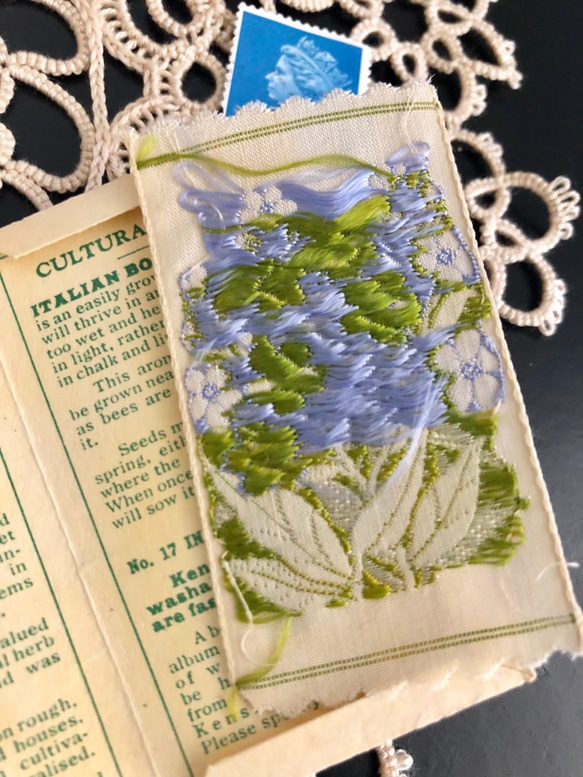 英国で出会った♪アンティークの刺繍のシルク製タグ イタリアンボラジ(瑠璃苣)/シガレットカード 7枚目の画像