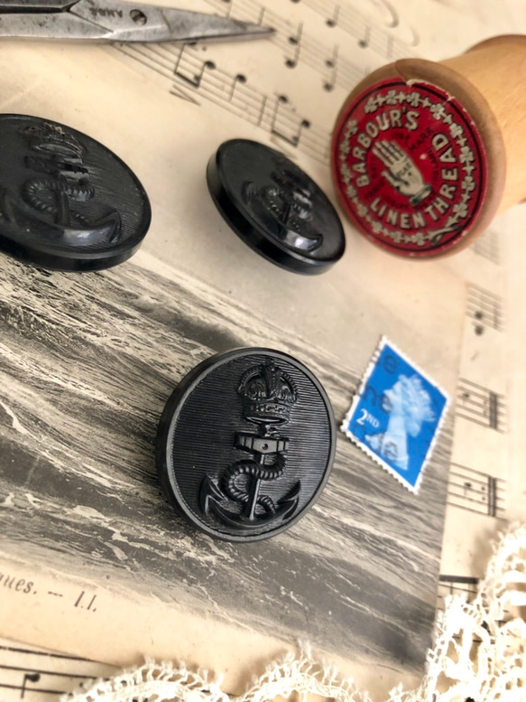 英国で出会った♪ アンティーク 英国の紋章ボタン 王冠と錨 ロイヤル