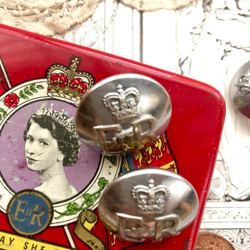 英国で出会った♪ ヴィンテージ 英国の紋章 メタルボタンA エリザベス